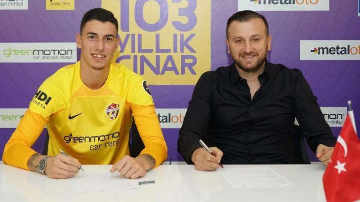 Eyüspspor Berke Özer'i kadrosuna kattı! Ümraniyespor'a kiralandı