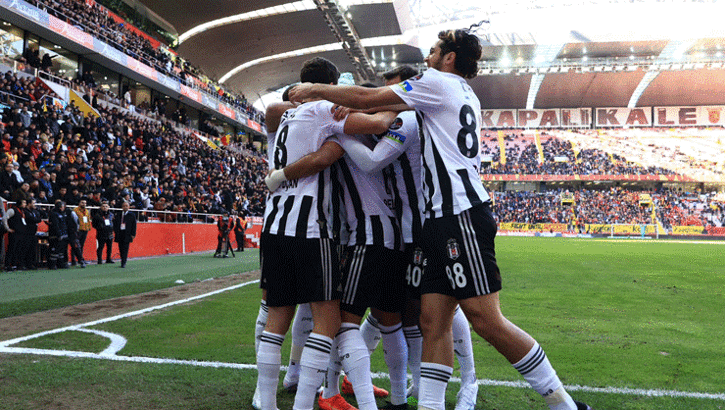 Beşiktaş'ın kamp kadrosu açıklandı! Rachid Ghezzal...
