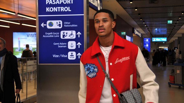 Fenerbahçe'nin yeni transferi Oosterwolde, İstanbul'da