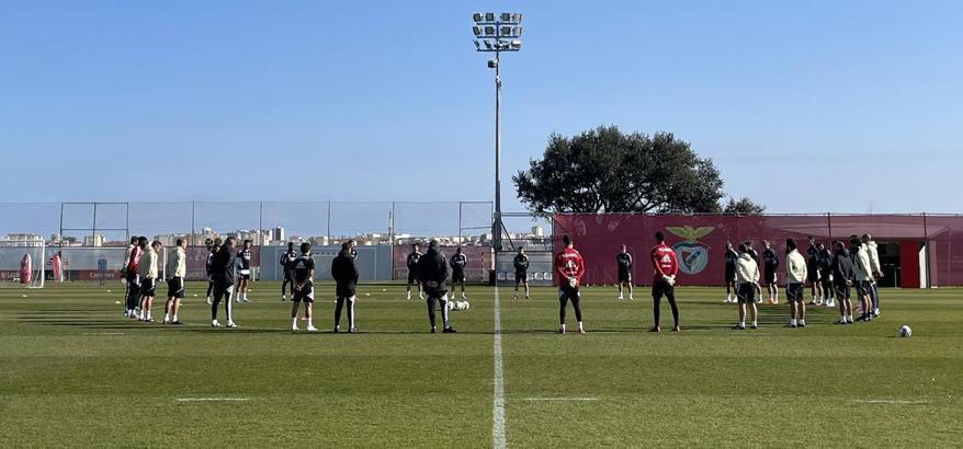 Benfica'dan depremde hayatını kaybedenler için saygı duruşu