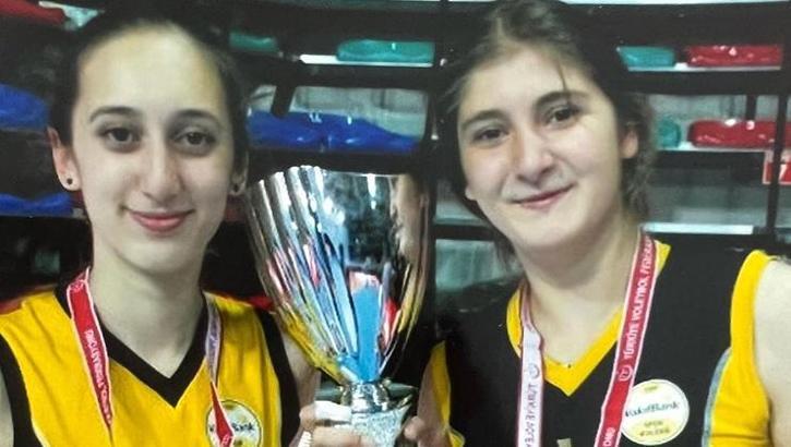 Milli voleybolcu Ayça Aykaç'ın dost acısı