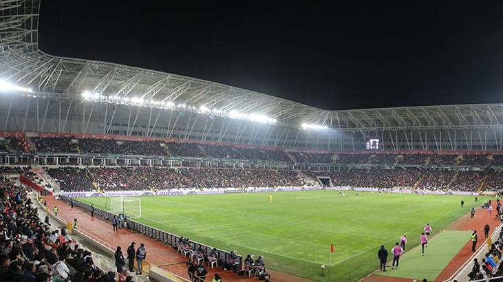 Sivasspor-Fiorentina maçı kapalı gişe oynandı