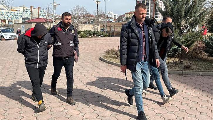 Sahaya girip Fiorentinalı futbolcuya saldıran 2 taraftar tutuklandı