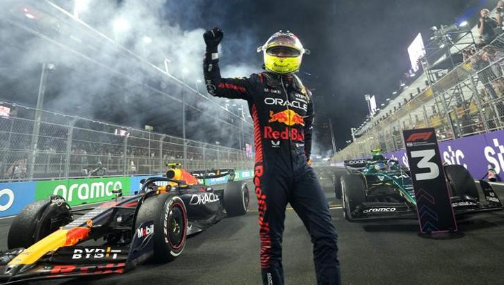 Suudi Arabistan Grand Prix'sinde kazanan Sergio Perez