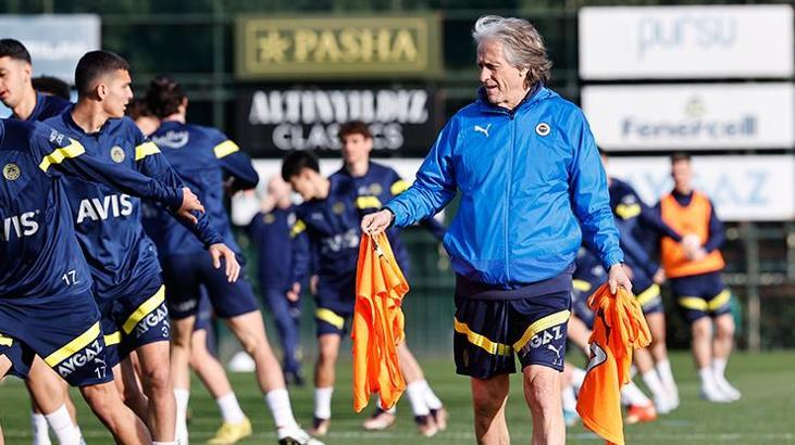 Fenerbahçe antrenmanında U19 Takımı sürprizi