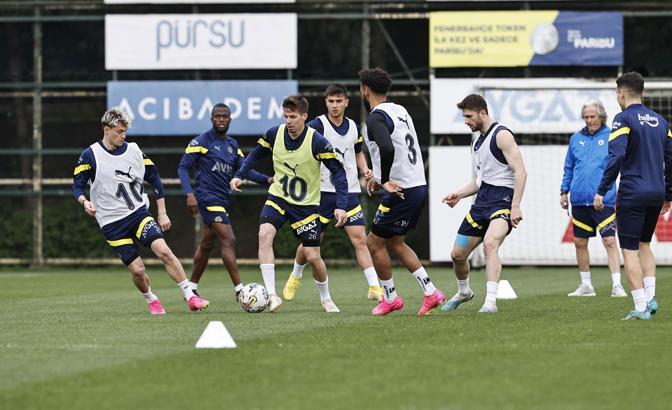 Fenerbahçe'ye iki yıldızından müjdeli haber