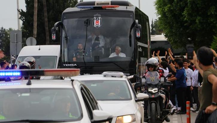 Beşiktaş kafilesi Adana'da