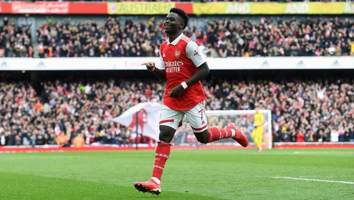Arsenal’da yeni bir dönem başladı! Bukayo Saka imzayı attı