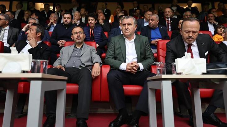 Gençlik ve Spor Bakanı Osman Aşkın Bak: Galatasaray’ı tebrik ediyoruz