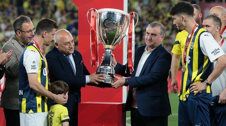 Bakan Bak'tan Fenerbahçe’ye tebrik mesajı