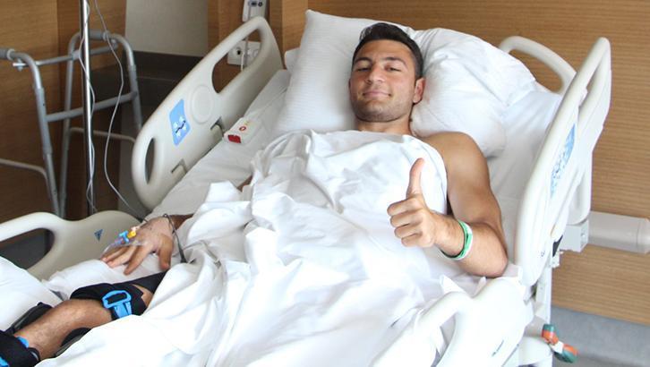 Saldırıya uğrayan Beşiktaşlı Emrecan Uzunhan ameliyat oldu