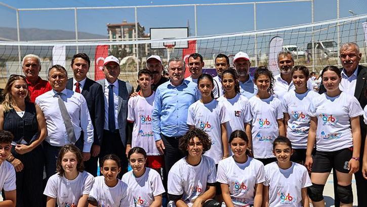 Bakan Bak: 'Üniversite öğrencisi milli sporcularımızla gurur duyuyoruz'