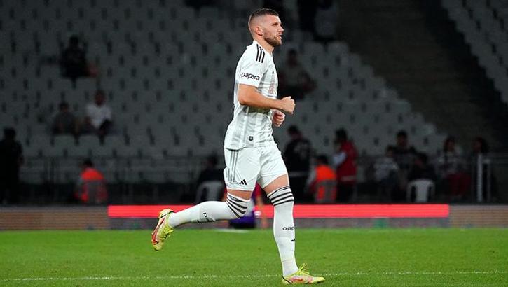 Ante Rebic é reforço do Besiktas 