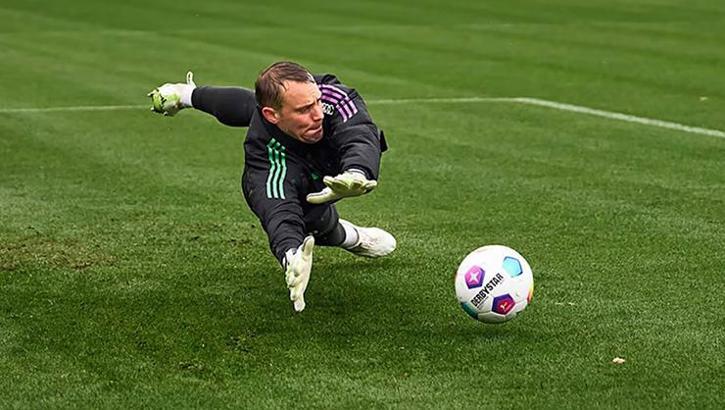 Manuel Neuer, 9 ay aradan sonra sahaya indi