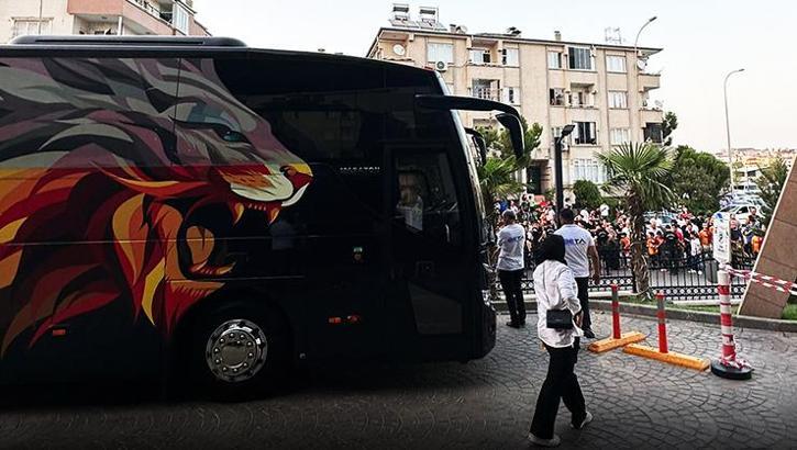 Şok olay! Gaziantep'te Galatasaray otobüsüne saldırı...