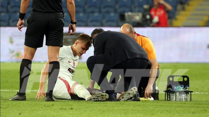 Galatasaray'da Kazımcan Karataş şoku! Soyunma odasına götürüldü...