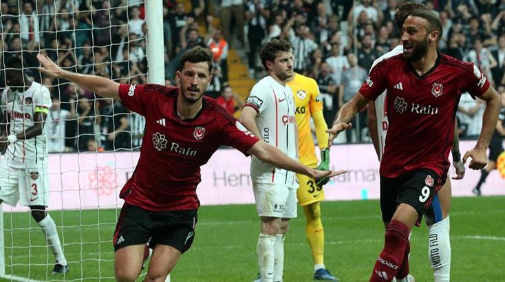 Beşiktaş'ta Cenk Tosun ve Salih Uçan imzayı bekliyor