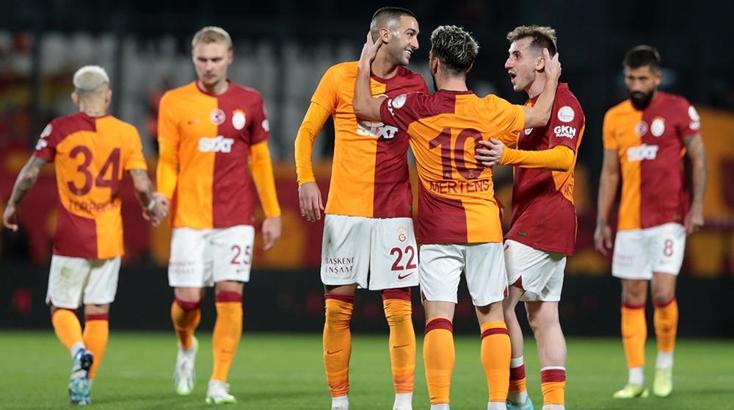 Galatasaray zirve yaptı! İlk 11'in yarısı değişti...