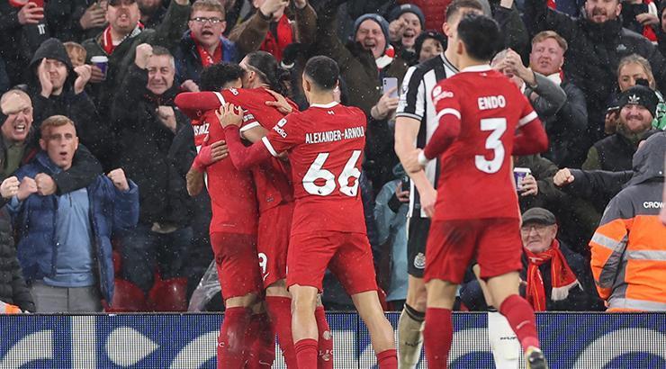 Premier Lig'de heyecan fırtınası! Lider 9 kere değişti