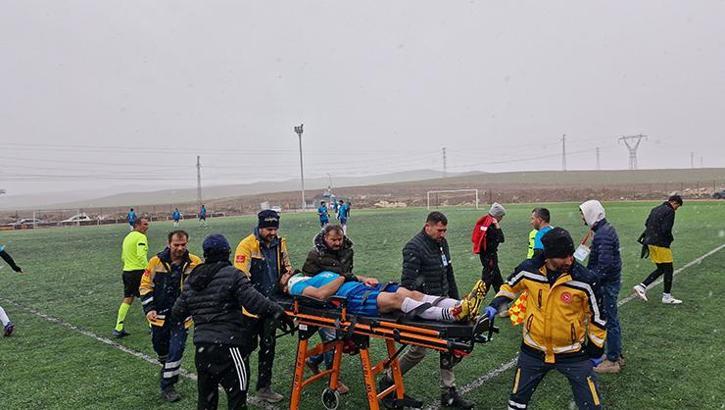 Kafa topuna çıkan amatör futbolcu boynunun üzerine düştü: Tedavi altına alındı