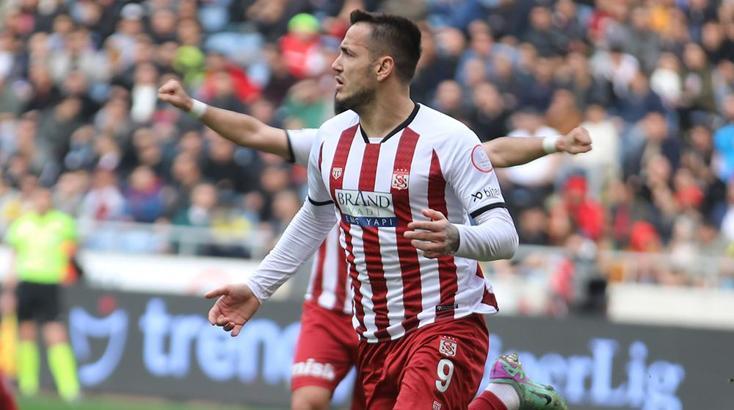 Rey Manaj, Sivasspor'da kendini buldu
