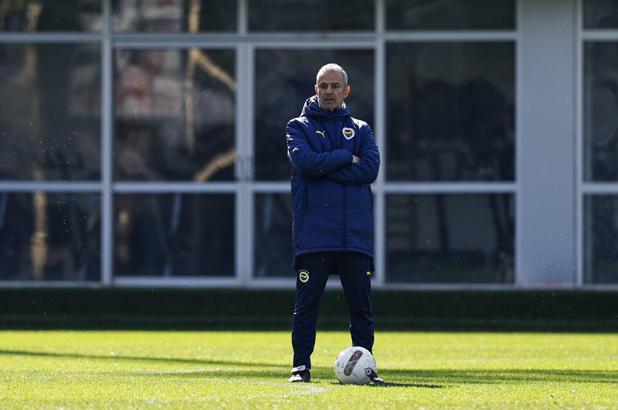 Fenerbahçe'de İsmail Kartal'dan öğrencilerine! 'Kasımpaşa milat olsun'