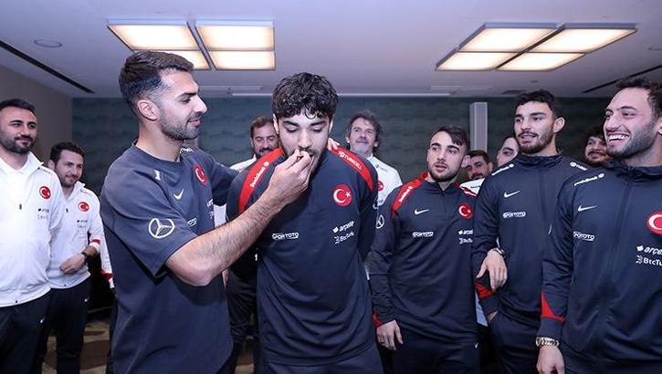 Milli Takım’da Ozan Kabak'a doğum günü sürprizi!