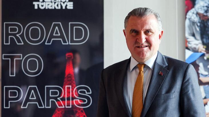 Bakan Bak: Paris Olimpiyatları için iddialıyız, heyecanla başlamasını bekliyoruz