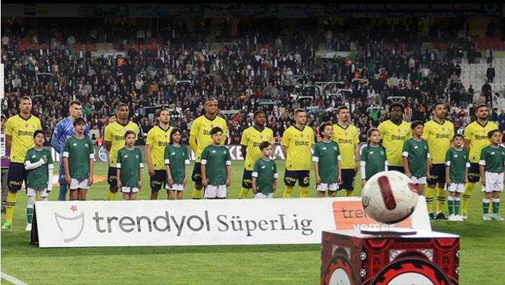Fenerbahçe'ye 2 şok birden! Yıldızları oyuna devam edemedi