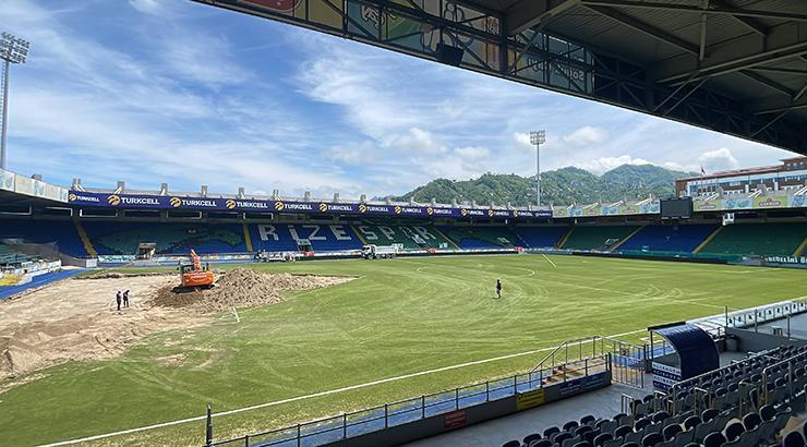 Çaykur Rizespor zemini yeniliyor