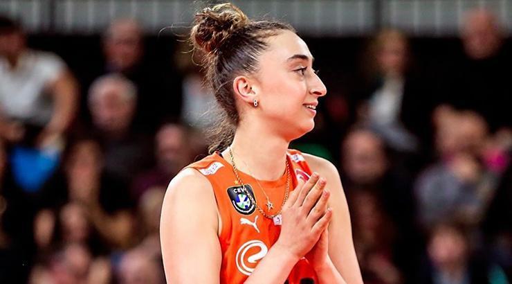 Eczacıbaşı'nda bir imza daha ! Elif Şahin sözleşmesini uzattı