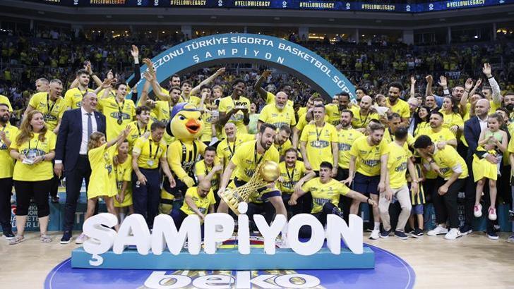 Fenerbahçe Beko sezona sıkıntılı başladı, şampiyonlukla bitirdi