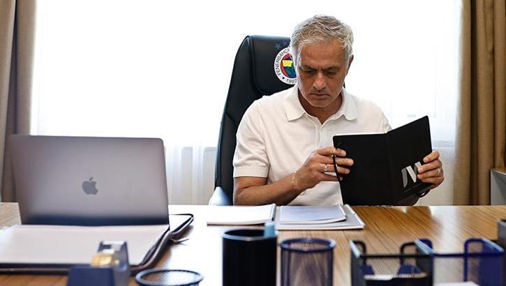 Fenerbahçe Teknik Direktörü Jose Mourinho, Samandıra'da işbaşı yapıyor