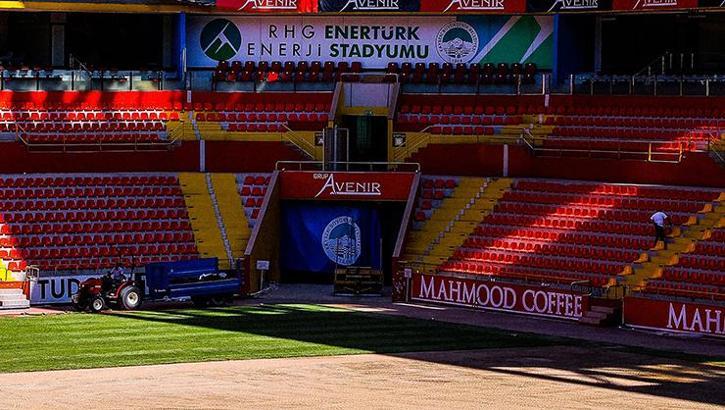 Kayserispor'un stadına çim serimi işlemlerine başlandı