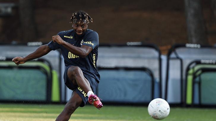 Fenerbahçe'de Allan Saint-Maximin, ilk antrenmanına çıktı! - Fenerbahçe (FB) Haberleri Spor