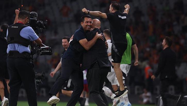 Giovanni van Bronckhorst, Süper Kupa zaferiyle başladı