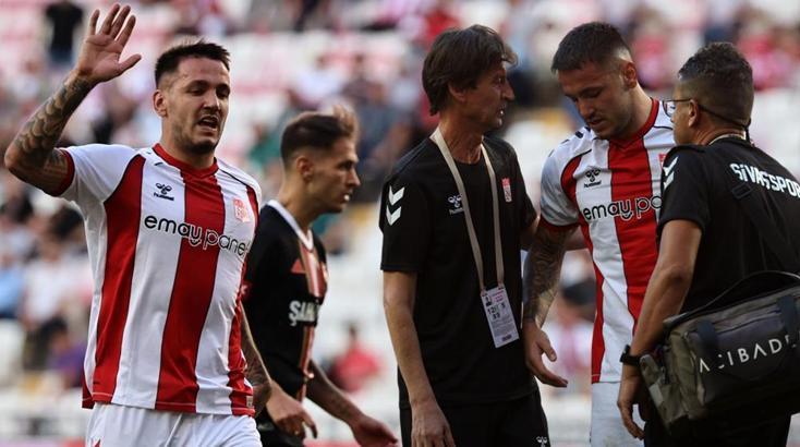 Sivasspor'a Rey Manaj'dan kötü haber! Oyuna devam edememişti...