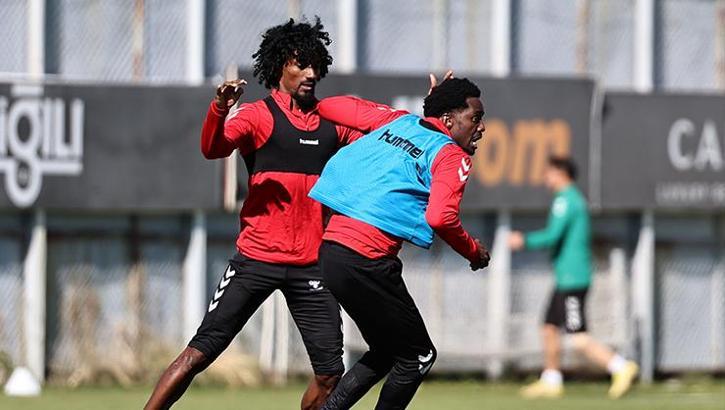 Sivasspor'da Adana Demirspor mesaisi sürüyor