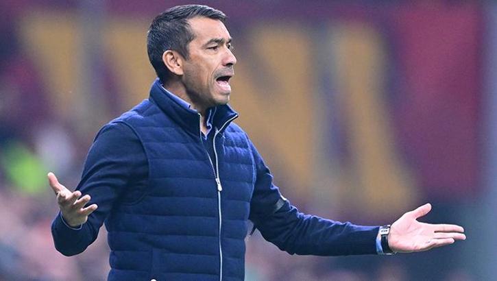 Galatasaray - Beşiktaş maçı sonrası soyunma odasında gerilim! Bronckhorst isyan etti