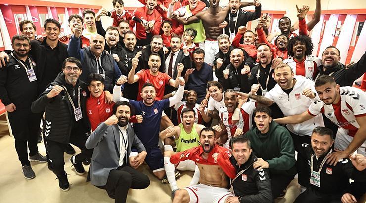 Sivasspor galibiyeti kutladı