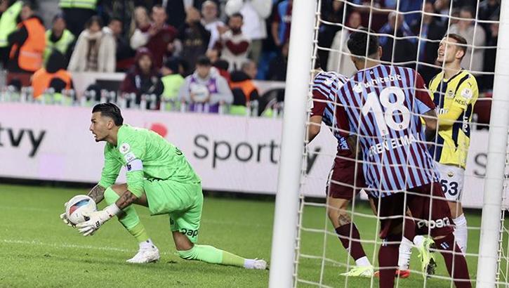 Trabzonspor'da Uğurcan Çakır, bireysel hatalar nedeniyle sinirli!