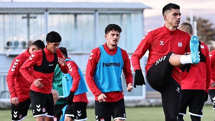 Sivasspor'da Fenerbahçe maçı mesaisi sürüyor!