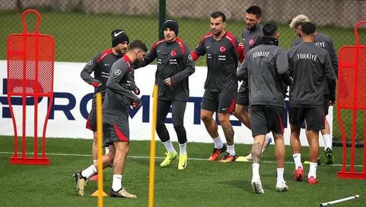 A Milli Takım'da Hakan Çalhanoğlu ve Emirhan Topçu gelişmesi