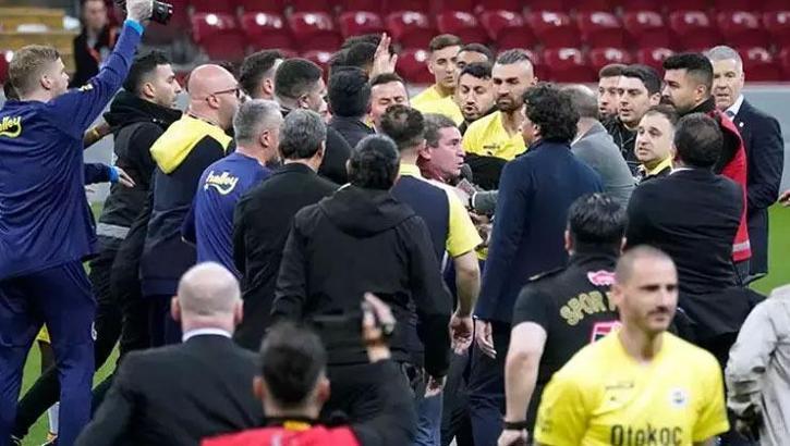 Olaylı Galatasaray-Fenerbahçe derbisine ilişkin yargılama başladı! Oosterwolde ve Mert Hakan Yandaş için hapis talebi