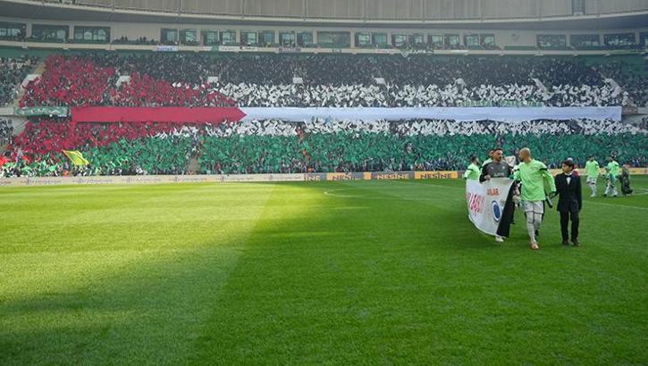 Bursasporlu taraftarlardan Filistin'e koreografili destek