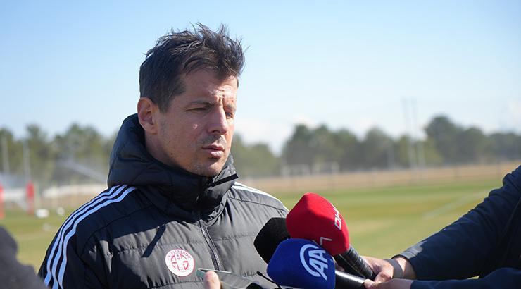 Antalyaspor Teknik Direktörü Emre Belözoğlu'ndan hakemlere eleştiri