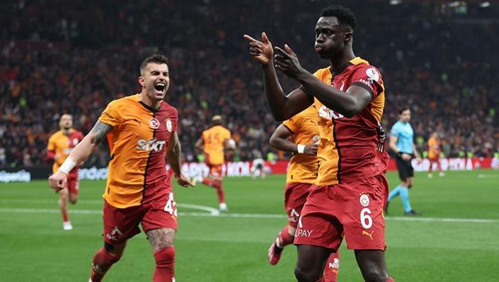 Galatasaray'da savunma kendine geldi
