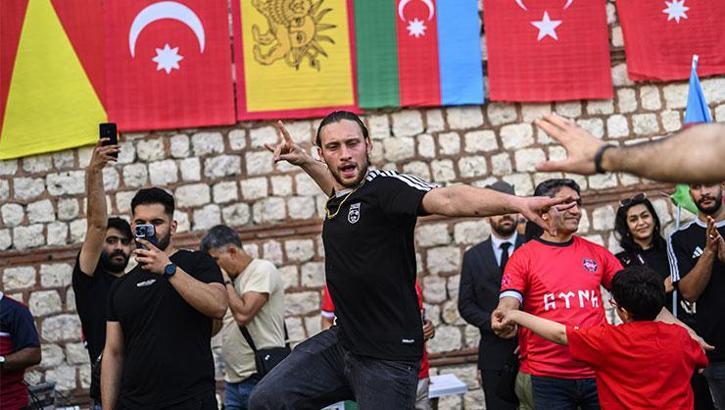 Traktör taraftarları şampiyonluğu İstanbul'da kutladı