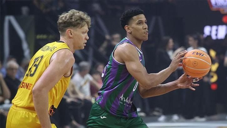 Unicaja Malaga AEK'i devirdi! Finalde Galatasaray'ın rakibi oldu