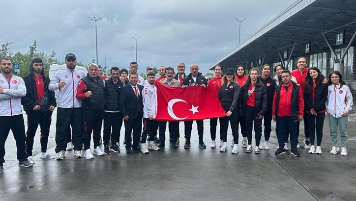Milli boksörlerimiz Polonya'ya gitti